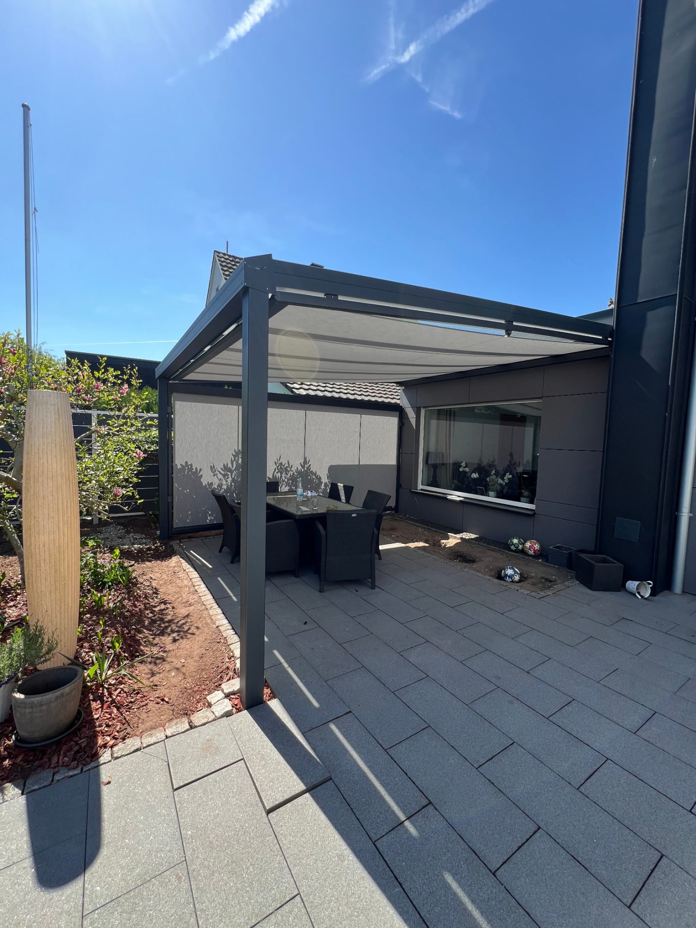 Terrrassendach mit Vertikalmarkise und Unterglasmarkise Terrrassendach mit Vertikalmarkise und Unterglasmarkise